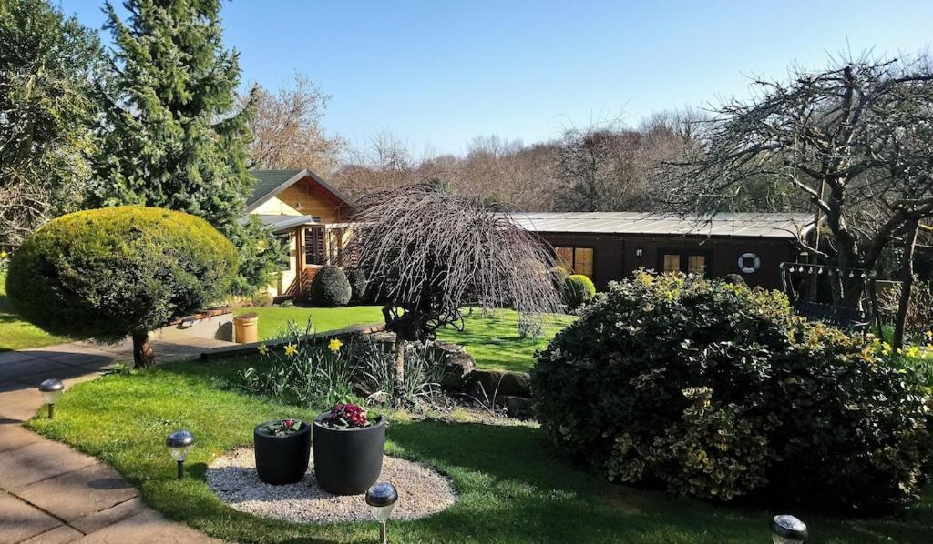 'Monktonmead Lodge' In Secluded Setting, With Private Indoor Pool. Ryde  Exterior foto